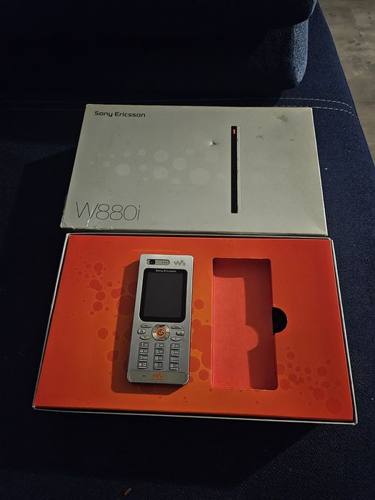 Sony Ericsson w880i cały komplet