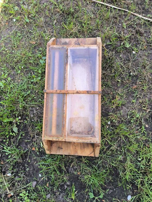 Годівниці для бджіл дерев'яні під стекло