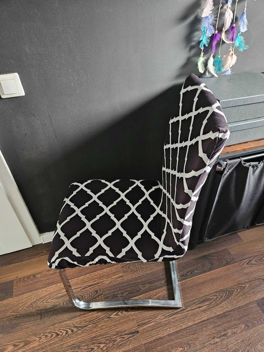 Pokrowce na krzesła wzór biało czarne elastyczne uniwersalne 4 sztuki