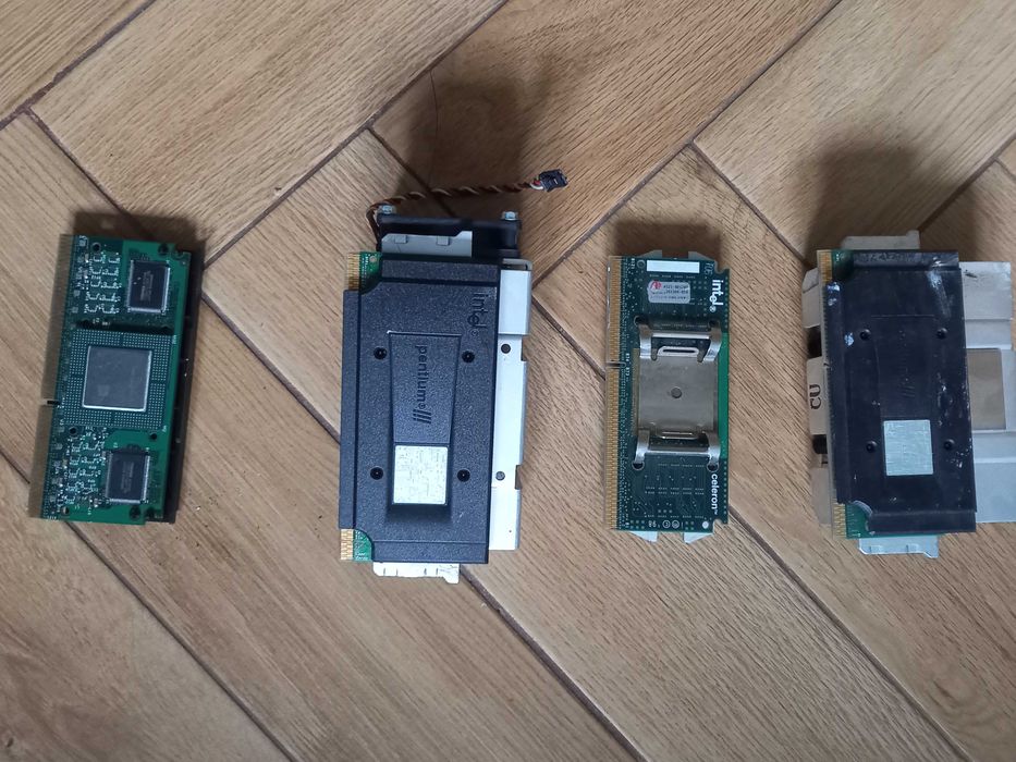 Stary Procesor intel 'slot 1' (SL35E, SL35E, SL356, SL2YP)