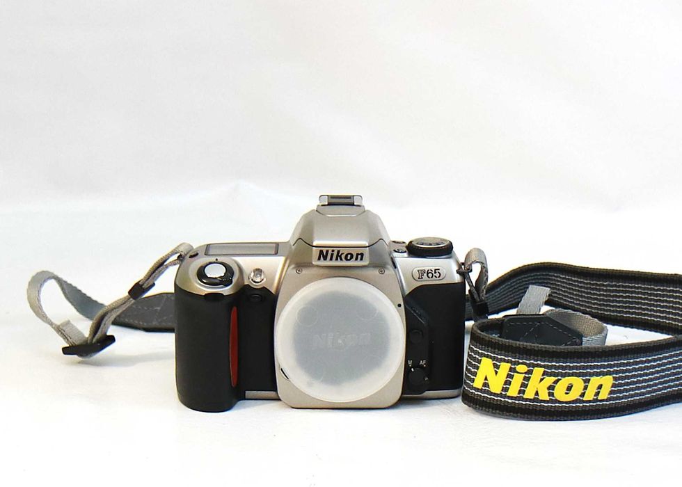 Nikon F65 (SÓ CORPO) máquina fotográfica analógica (de rolo)