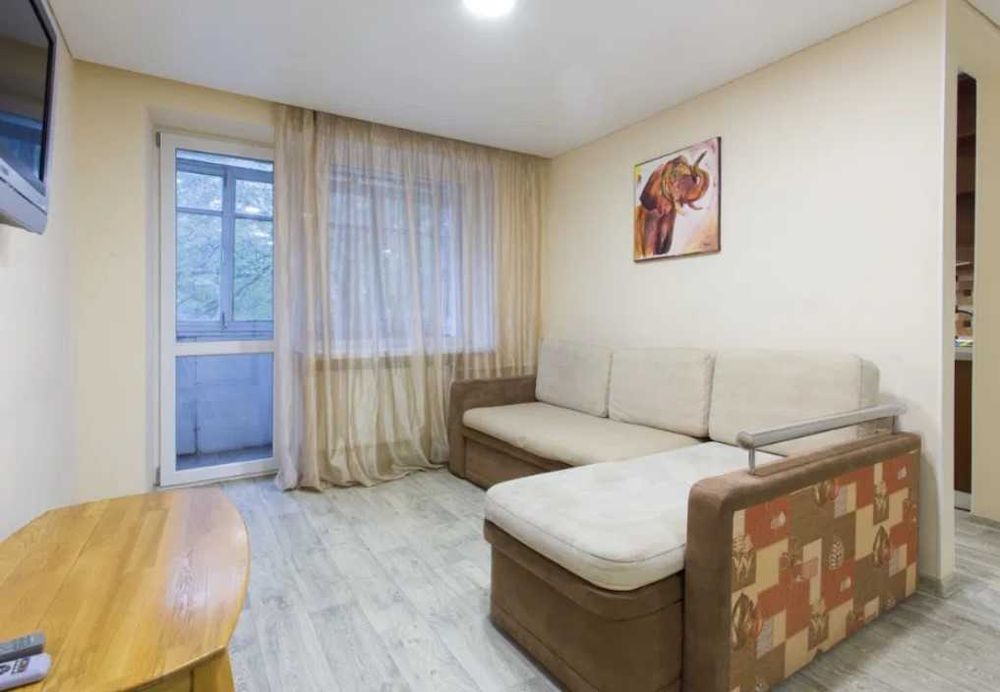 Сдам свою двухкомнатную посуточно, почасово в районе ст.м. "23 серпня"