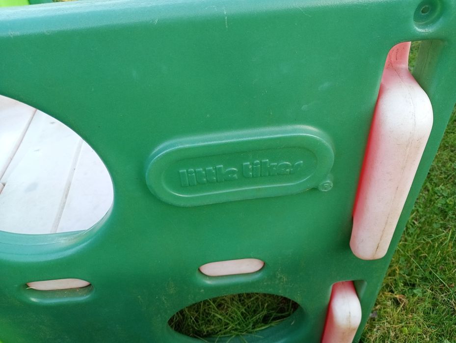 Domek ogrodowy plac zabaw zjeżdżalnia