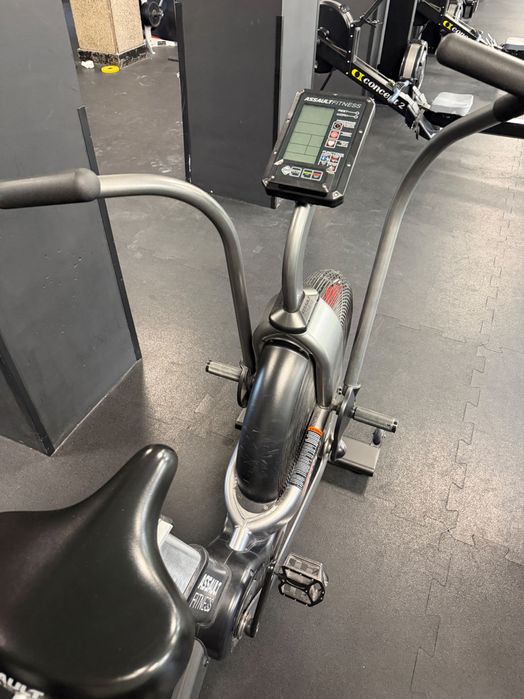 Assault Air Bike Elite 4 sztuki, 2 letnie, serwisowane