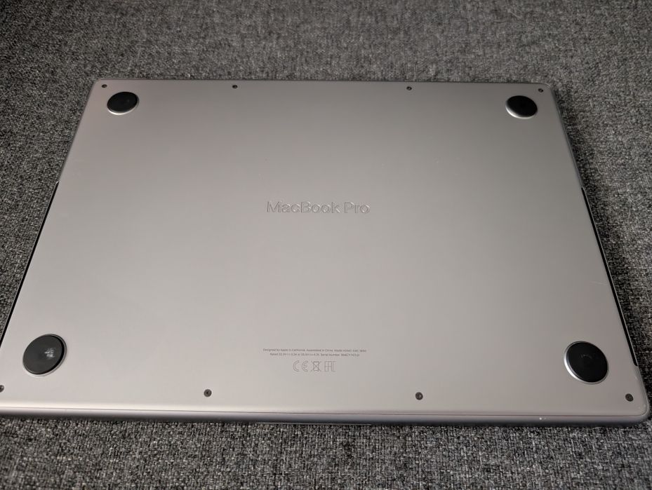 AI MacBook Pro 14" — M1 Max, 32GB RAM / GPU 32 cores
