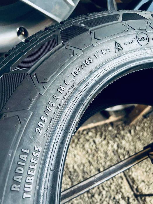 Шини Резина Зимові 205 65 16C Continental VanContactWinter 2шт