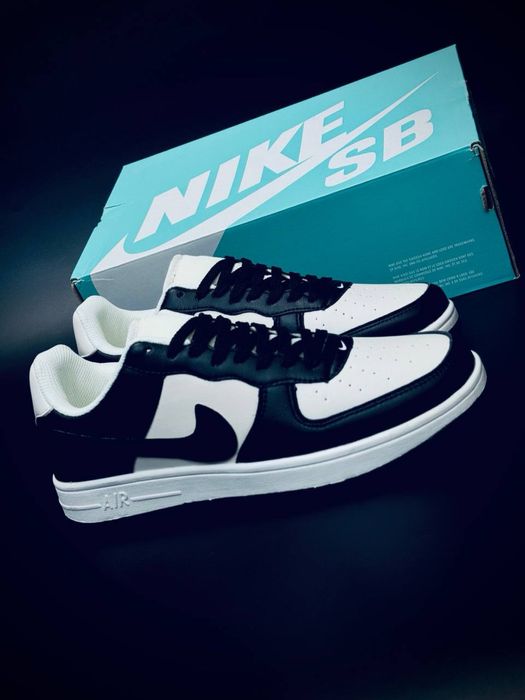 Мужские кроссовки Nike Черно-Белые кожаные красовки найк белые