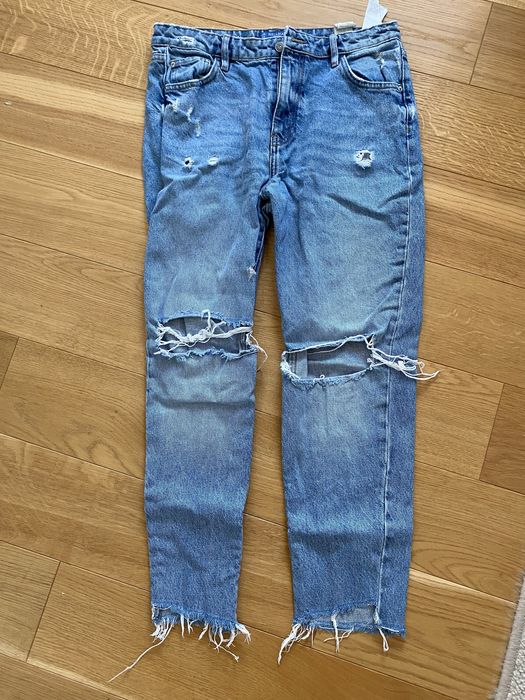 Spodnje jeasnowe z dziurami Pull&Bear