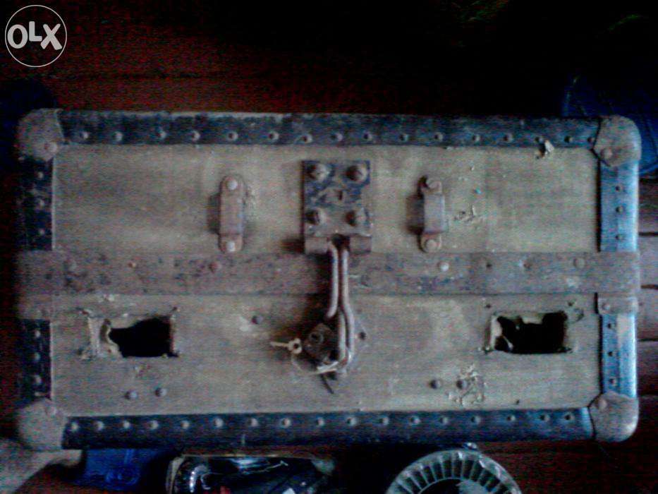 Чемодан старинный