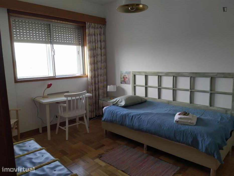Quarto - localizado em Santo Ildefonso Porto