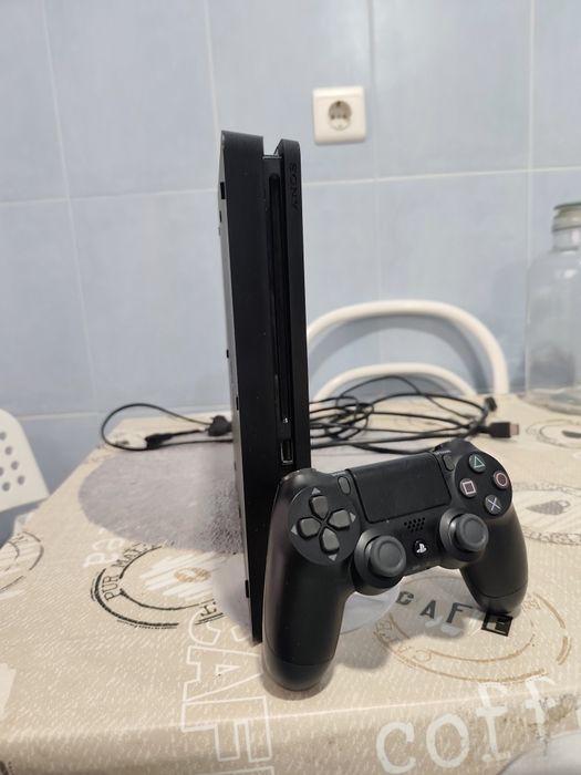 PS4 Slim 500GB (Único Dono) + Comando Novo | Moscavide