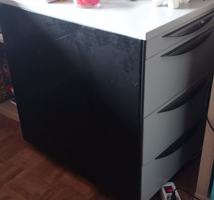 Vendo móvel de metal de escritório com 4 gavetas