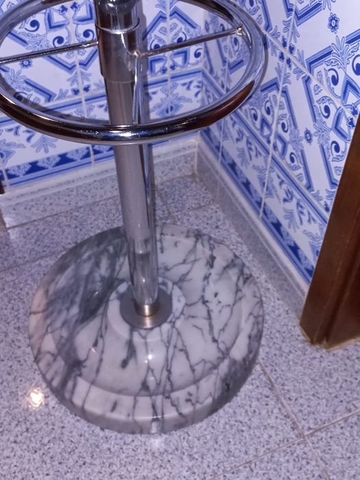 Bengaleiro e chapeleira 1,78cm de altura