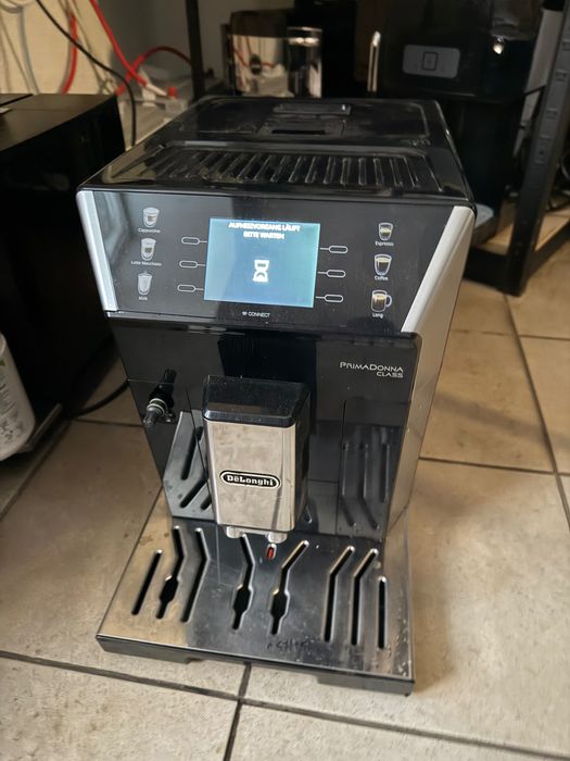 Delonghi Primadonna Class Не обслужена. 2018. Молочник у комплекті