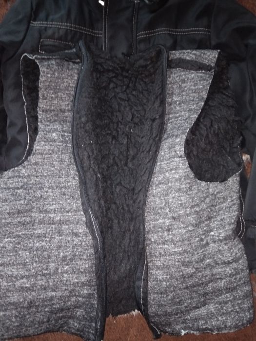 Безкоштовно віддам демісезоні куртки для хлопців