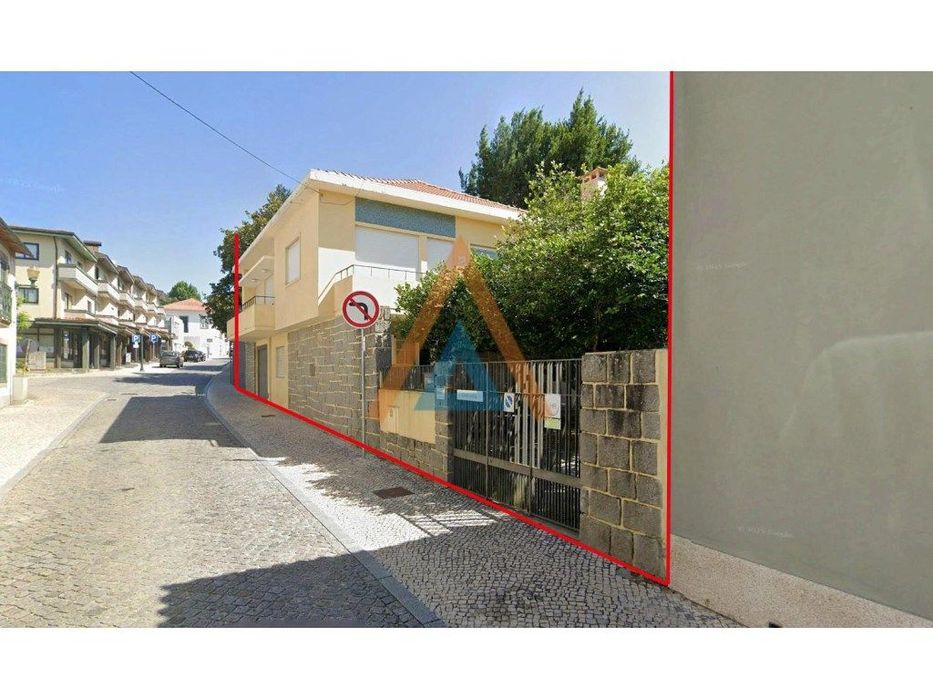 Moradia T4 centro de Santa Maria Feira