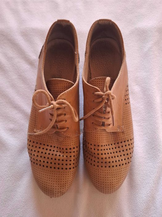 Sapatos Senhora com Cunha