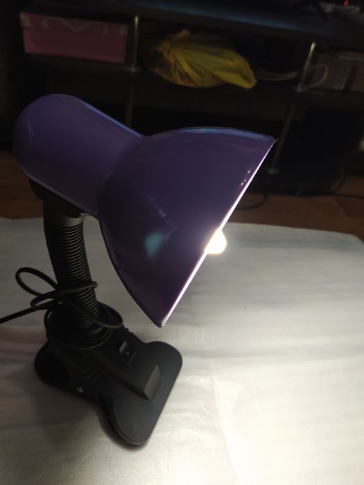 Лампа -прищепка настольная.