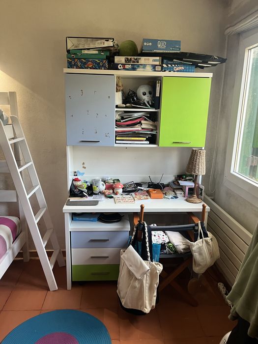 Beliche, armario secretária, mesa de cabeceira e bengalau