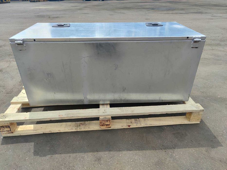 Інструментальні ящики для вантажівок, тягача, спецтехніки в наявності