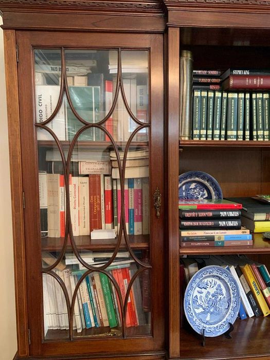 Antiguidade em estilo Inglês - louceiro/vitrine