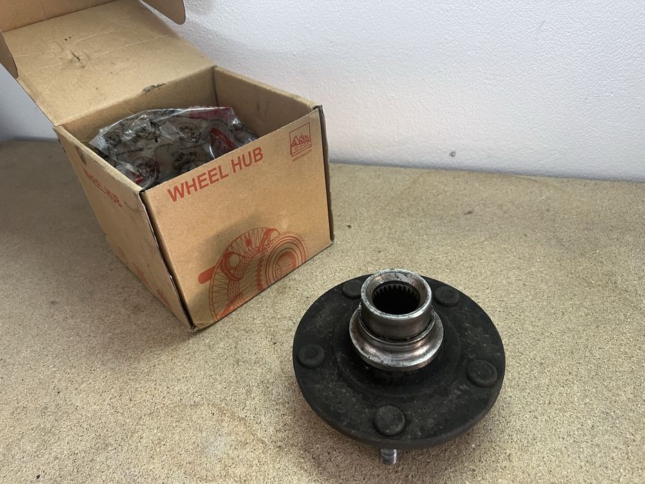 Ступиця передня  mitsubishi outlander xl 3.0