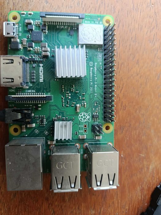 Raspberry Pi 3b+ + caixa original + PiSwitch