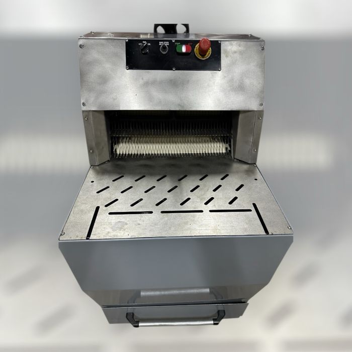 Хліборізка транспортерна. Хлеборезка. Хлеборезка ленточная