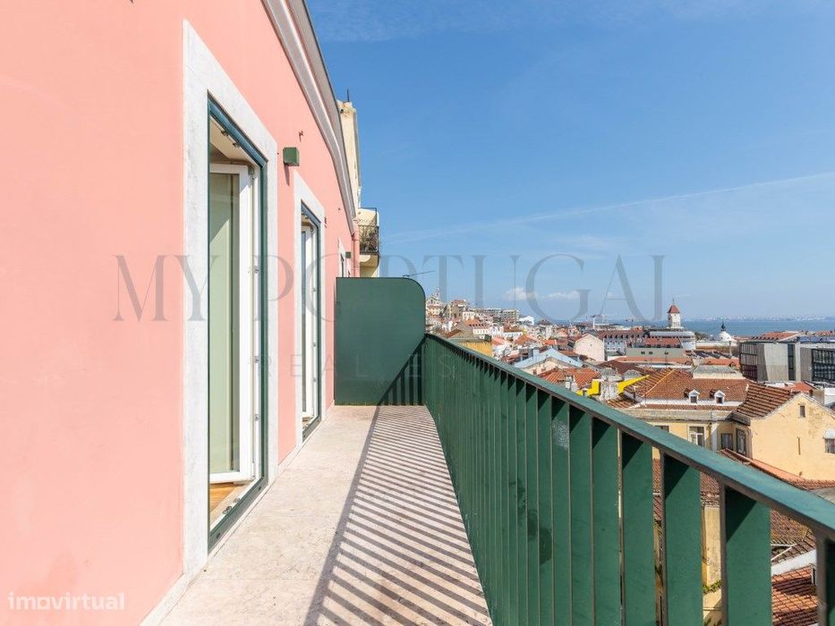 Magnífico Duplex com Varanda e Fantástica Vista Rio em Santa Catarina