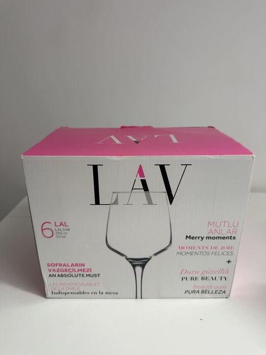 Taças de vinho novas