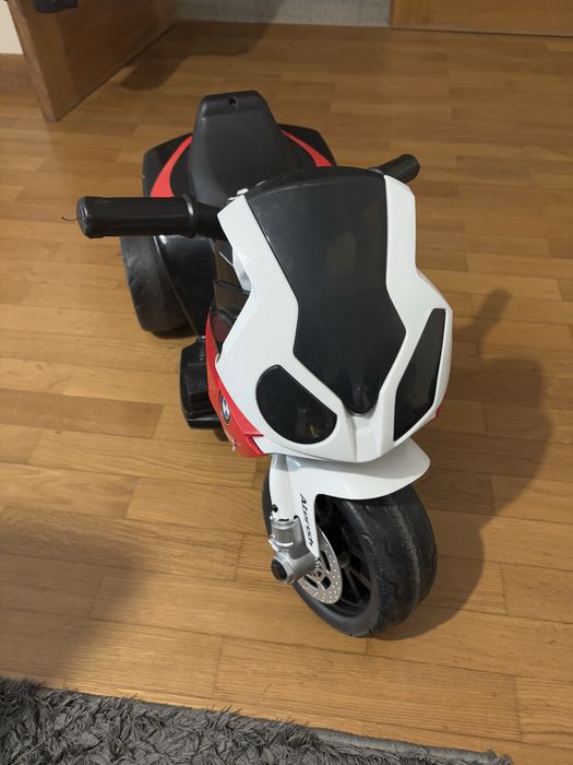 Vendo moto bmw a bateria como nova