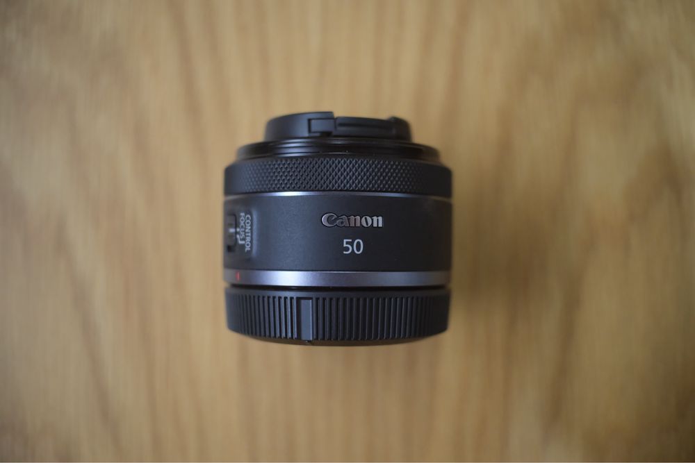 Objetiva Canon RF 50mm f/1.8