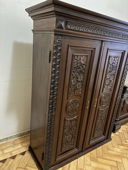 Conjunto de mobiliário antigo português — Armário + Aparador