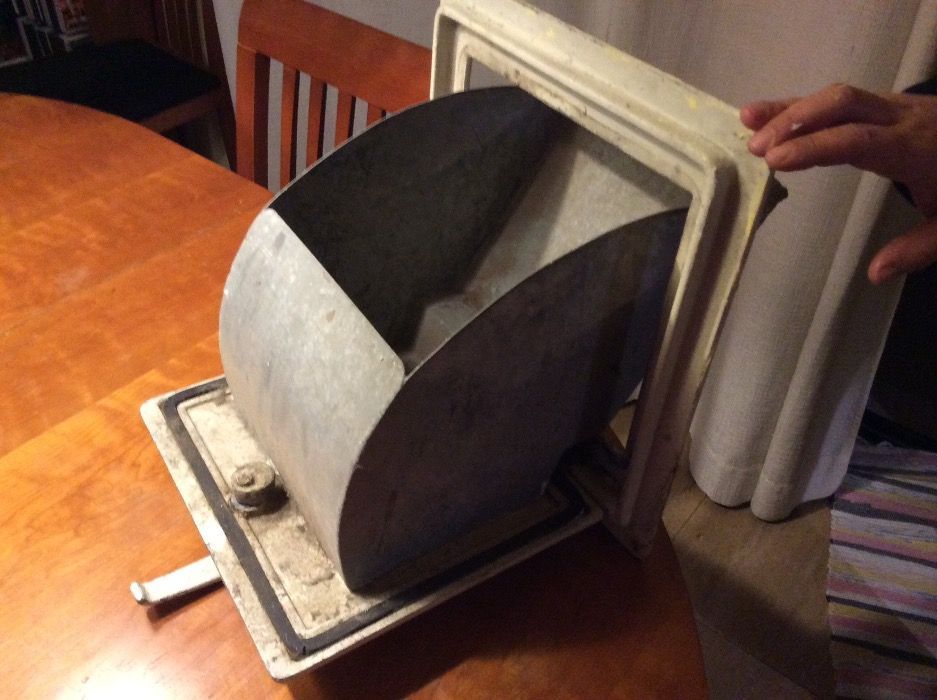 Boca de lixo em ferro