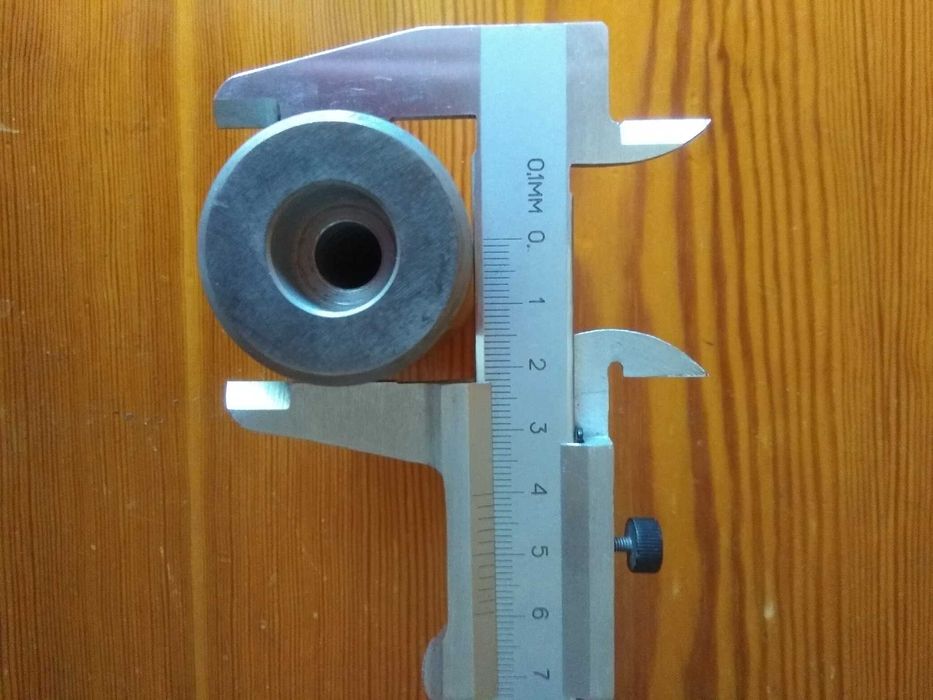 Tuleja metalowa - owalna