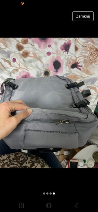 Nowy szary plecak do samolotu