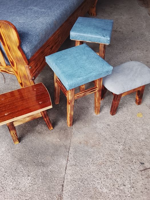 Табуретки стільці