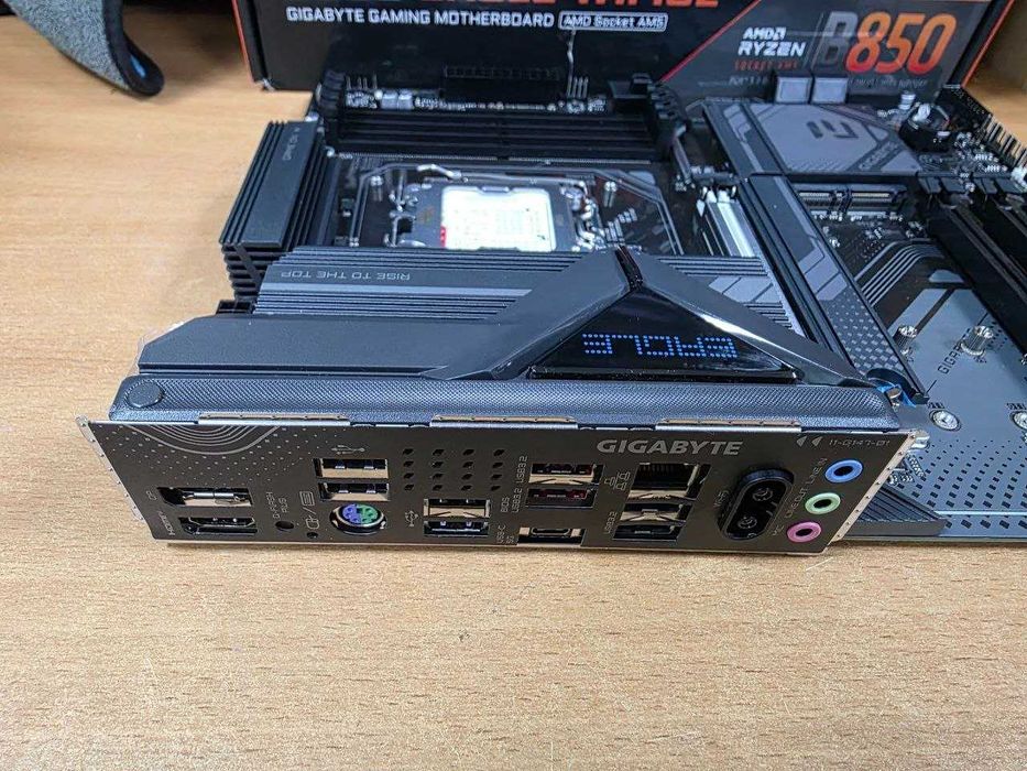 Материнська плата Gigabyte B850 Eagle WIFI6E