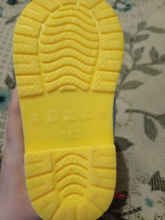 Продам чобітки дитячі  розмір 26