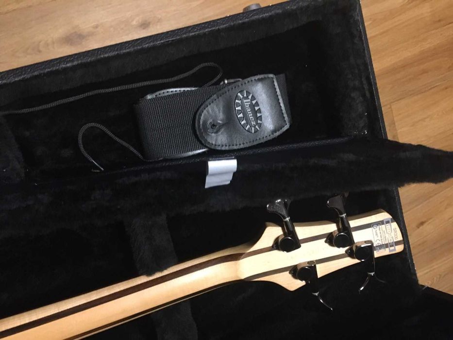 Ibanez Soundgear SR300 Индонезия 2011 как новая, в прекрасном английском кейсе с ключами+ремень Ibanez. Идеальное состояние