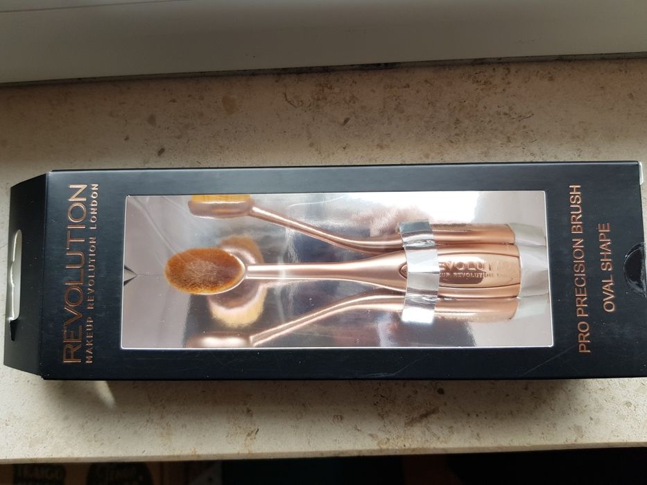 Pincel Makeup Revolution Oval