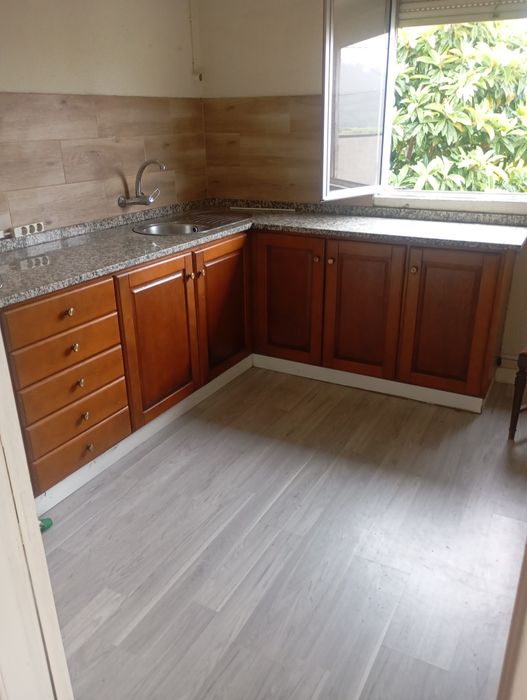 Vendo esta cozinha muita bonita bom estado