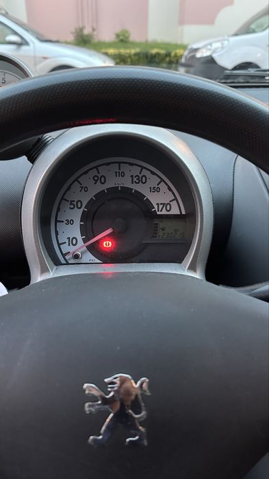 Peugeot 107 - 2006 | Gasolina | Económico e Fiável