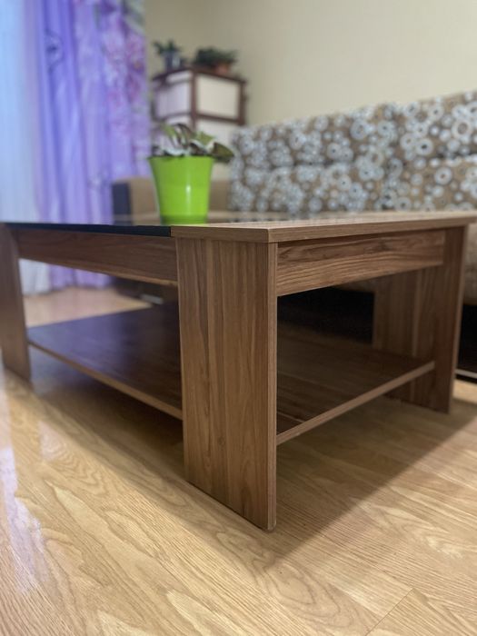 Продам сучасний журнальний столик б/у