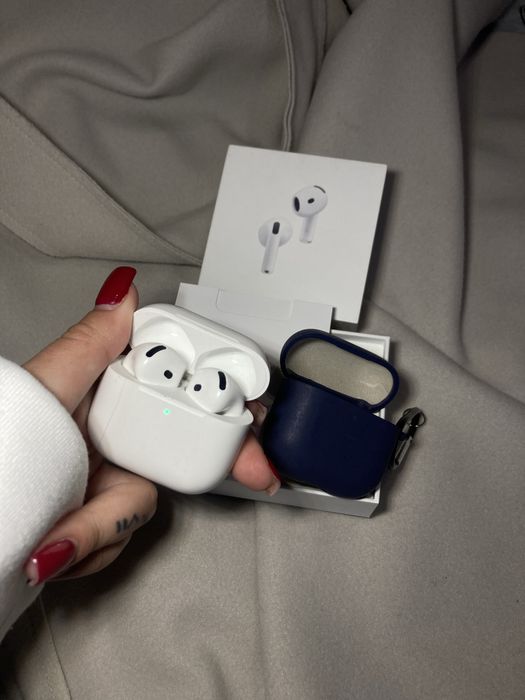 Apple AirPods 4 з активним шумозаглушенням (ANC)