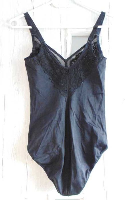 Triumph czarne body damskie z koronką 80B