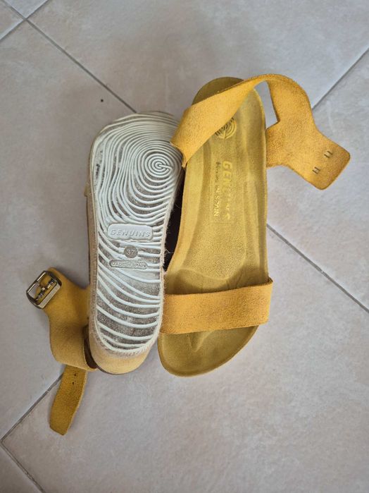 Sapatos plataforma em pele