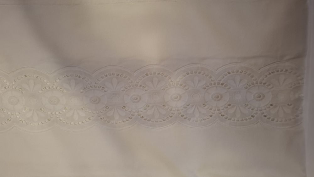 Lençóis de casal bodados brancos novos