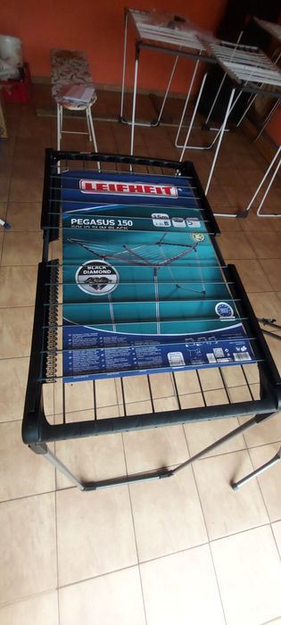 Suszarka na pranie Leifheit Pegasus 150 Solid Slim Black stojąca 15m
