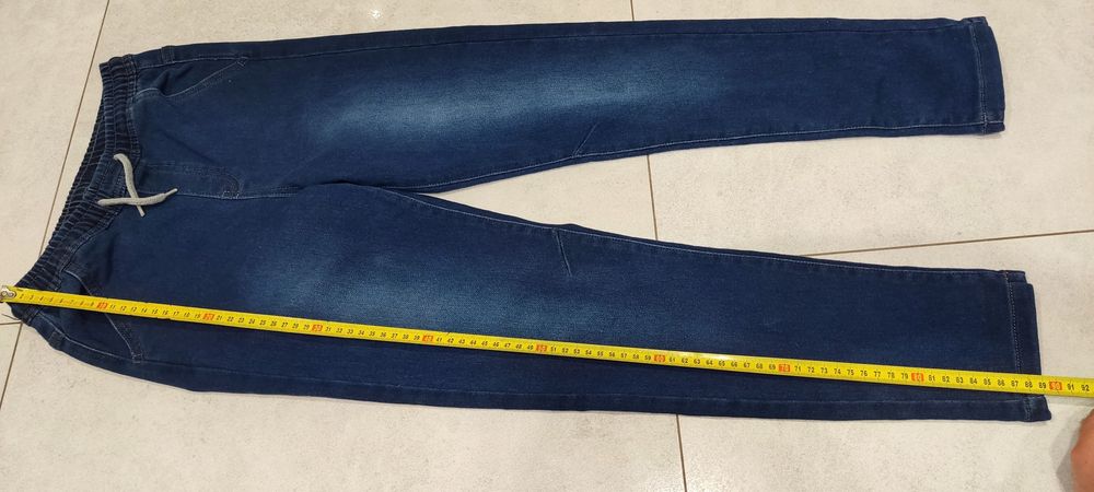 Nowe spodnie jeansowe na gumce dla dziecka dziewczynki 152